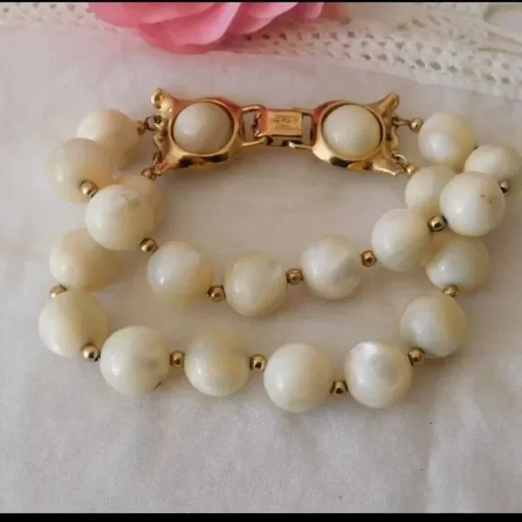 Napier Mother of Pearl Beaded Double Strand Vintage Bracelet - Picture 4 of 6